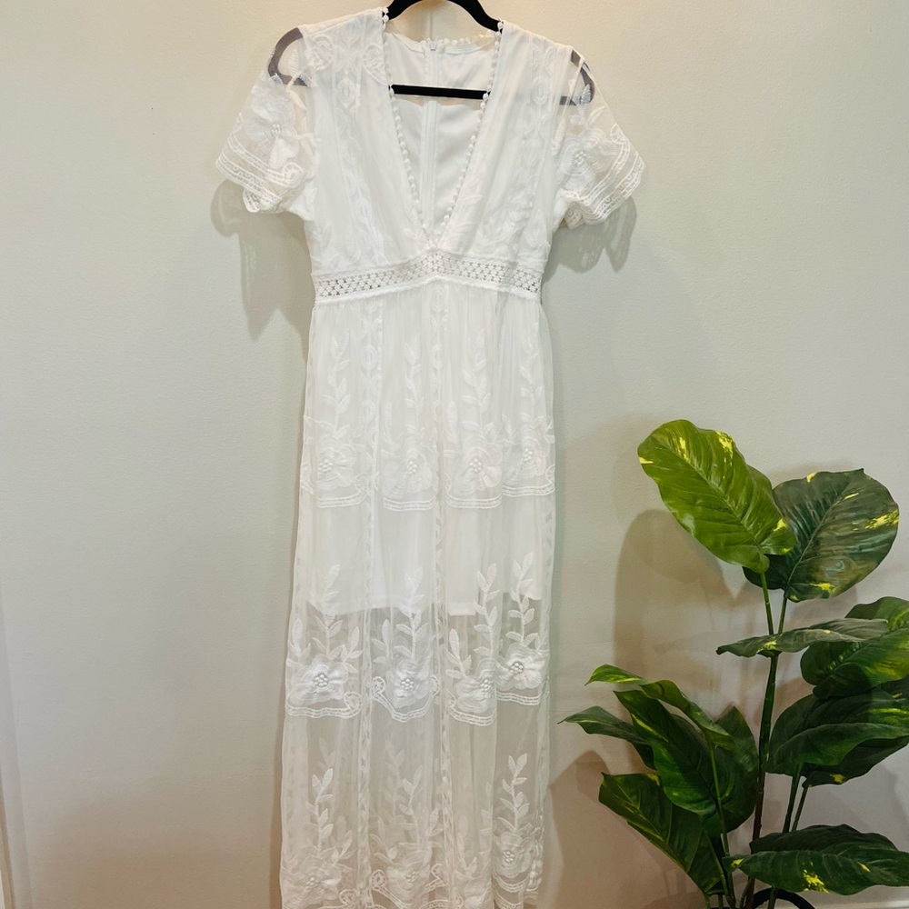 New Women's Deep V Neck Floral Lace dress - small - Picture 3 of 8